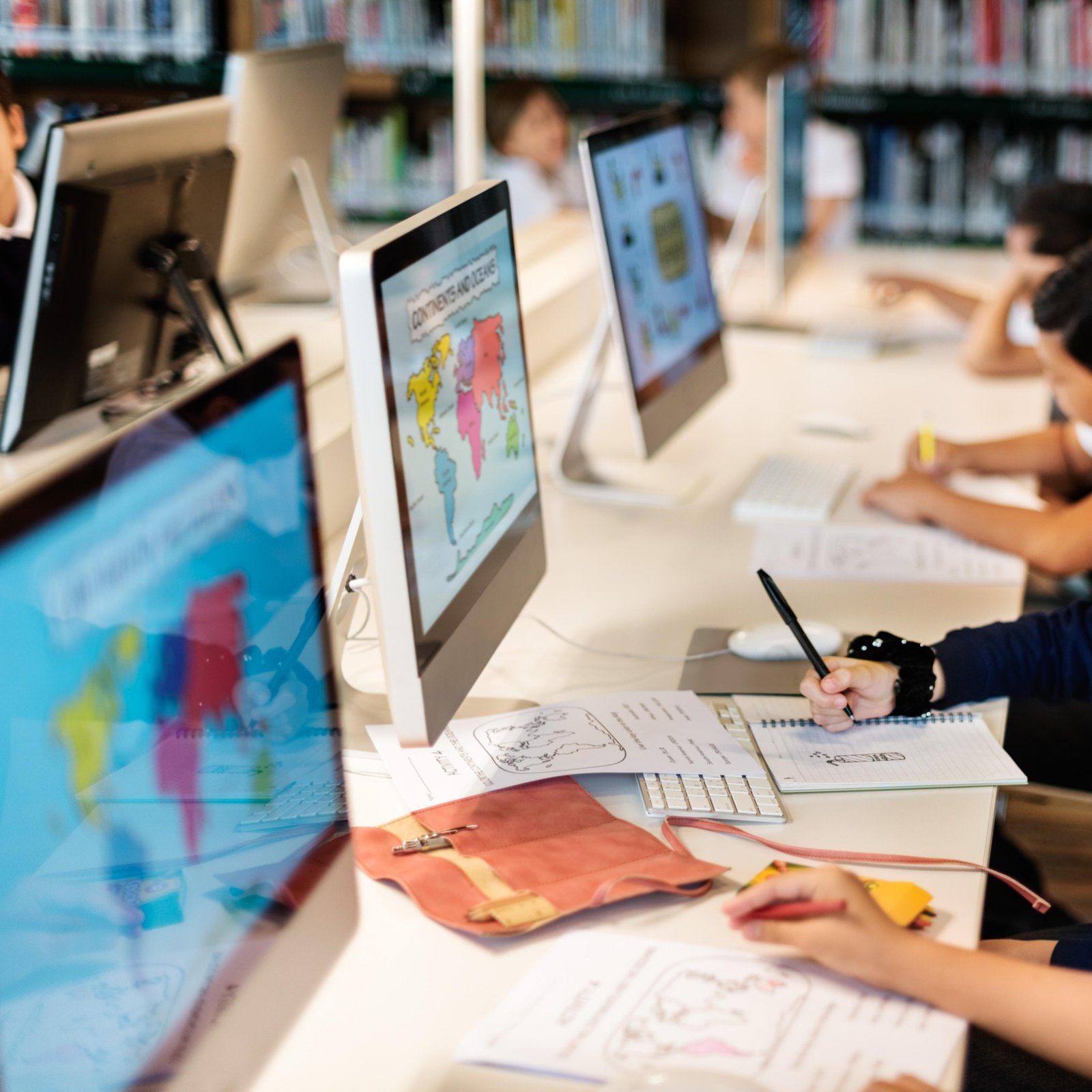 La era del empoderamiento femenino: Cómo la educación y la tecnología pueden potenciar tu carrera